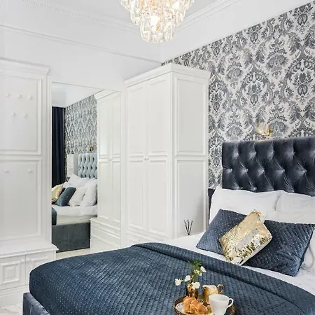 Golden Fish - New - Old Town *