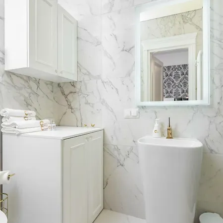 Golden Fish - New - Old Town Apartment Krakau